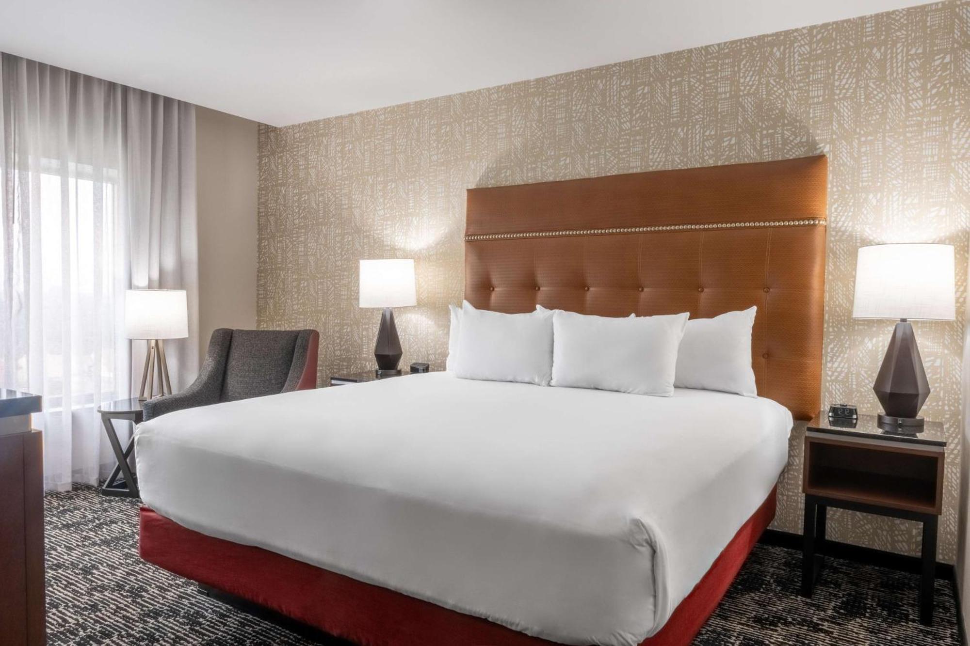 Drury Plaza Hotel College Station Exteriör bild